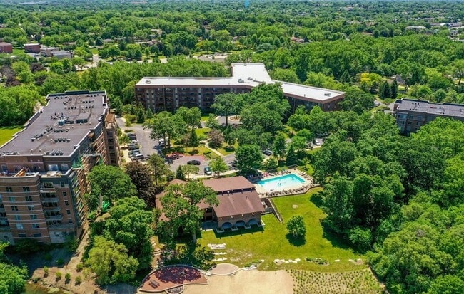 Building Photo - 125 Lakeview Dr