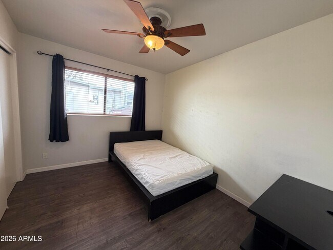 Building Photo - 717 E Granada Dr