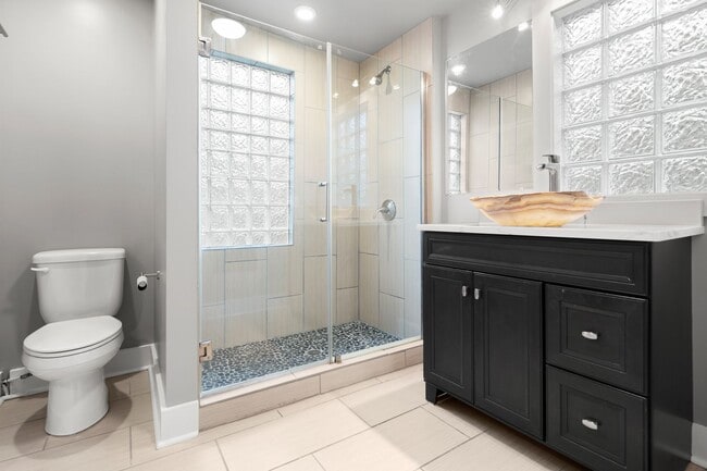 Building Photo - Beautifully Renovated Cottage - Great Nort...