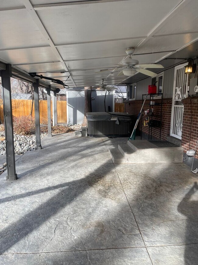 Building Photo - Charming and Updated 3 bed w/ Basement home in fantastic location!