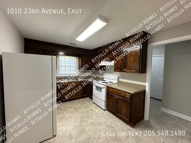 Building Photo - 1010 23rd Ave E