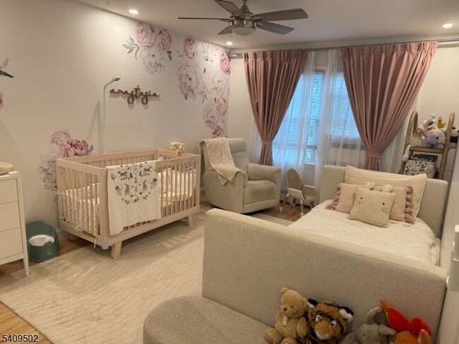 Building Photo - 18 Aubrey St