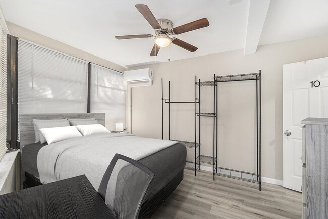 Building Photo - 1346 Byron Dr