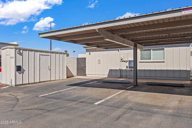 Building Photo - 5859 E Thomas Rd