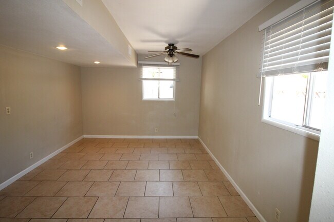 Building Photo - 1130 W 9th St