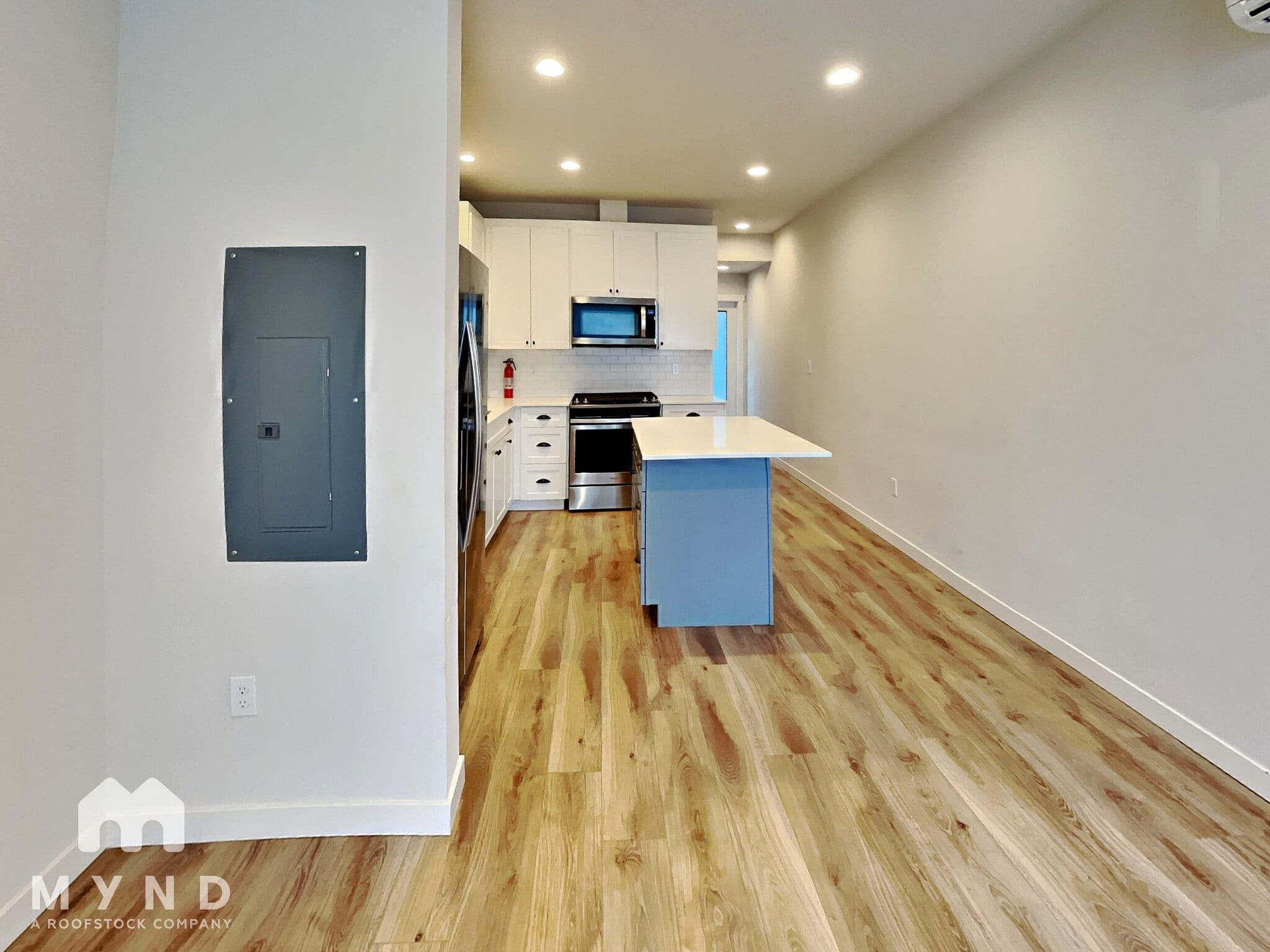 Building Photo - 7023 42nd Ave S