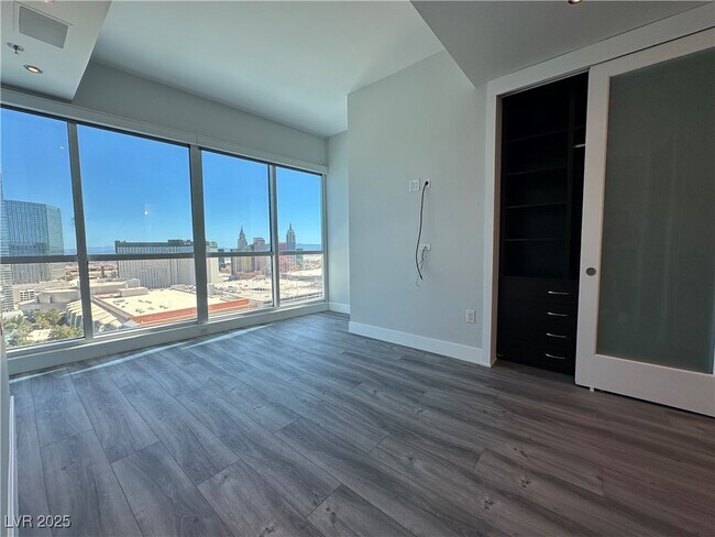 Building Photo - 4575 Dean Martin Dr