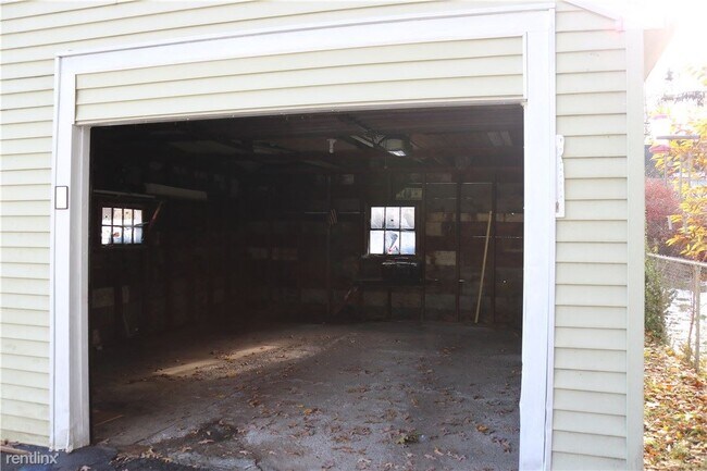 Building Photo - 2 br, 1 bath House - 83 Britton Road