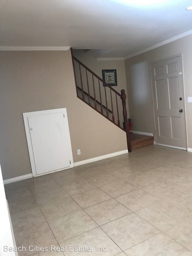 Building Photo - 3 br, 1.5 bath House - 9868 Continental Dr.