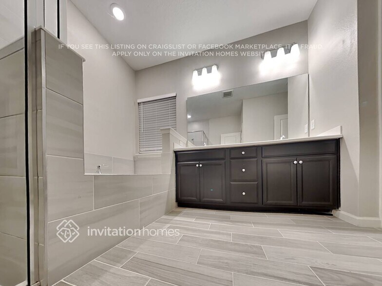 Building Photo - 9871 Lemon Grass Ln