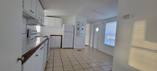 Building Photo - Ready to Move in