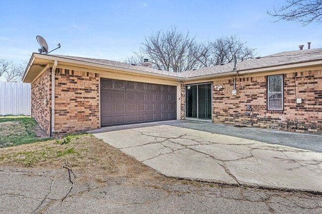 Building Photo - Spacious Puckett West Home For Lease