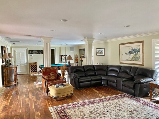Building Photo - 1407 Camellia Dr