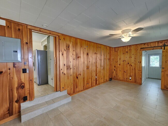 Building Photo - LOCATION! Close to Downtown Black Mountain