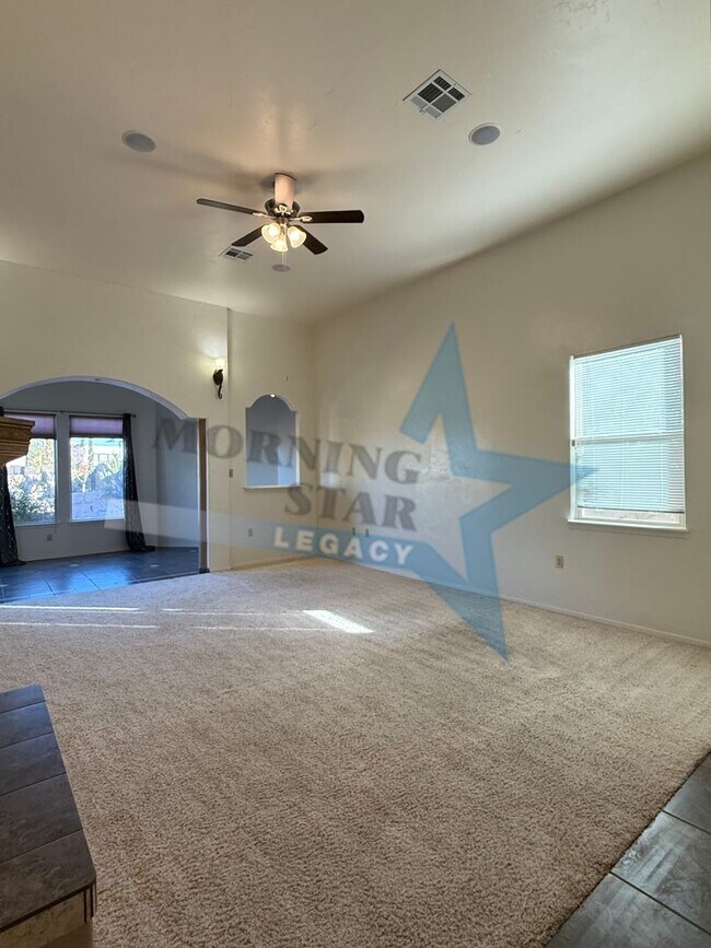 Building Photo - 4 bedroom, 4 bath house - Must see landscaping!