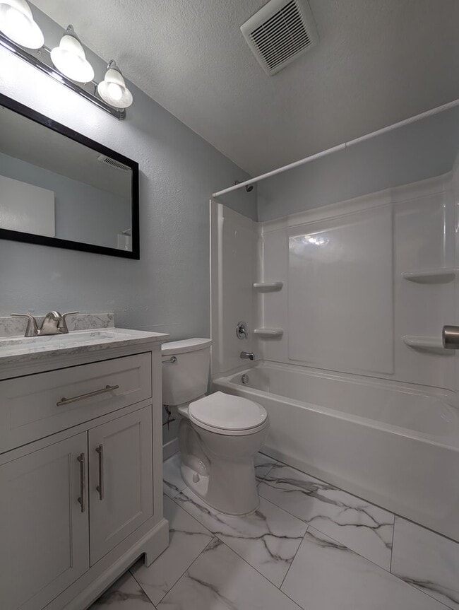 Building Photo - Newly Renovated 3-Bedroom, 1.5-Bath in Fantastic Neighborhood- Sheldon HS District