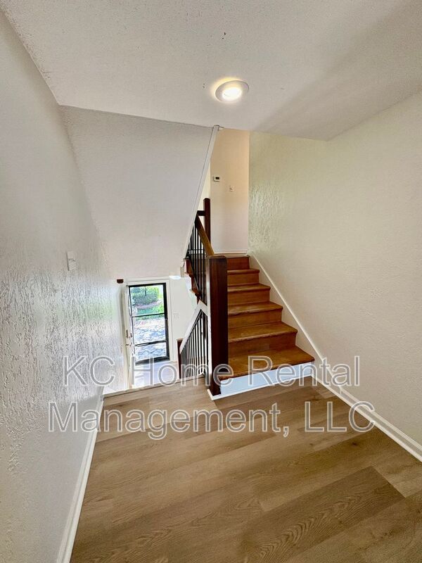 Building Photo - 10205 CedarBrooke Ln
