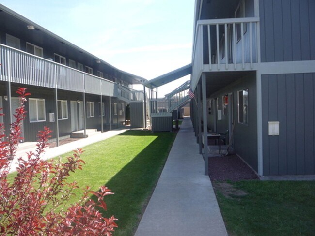 Building Photo - Open Layouts and Modern Finishes Await! From Stainless Steel Style To LVP Floors You'll Love!