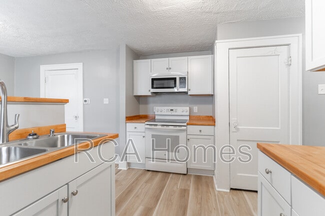 Building Photo - 1425 N Olney St