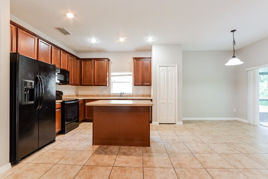 Building Photo - 416 Marathon Ln