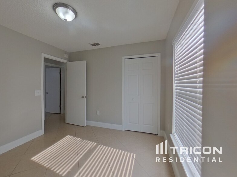 Building Photo - 1729 Burnham Ct