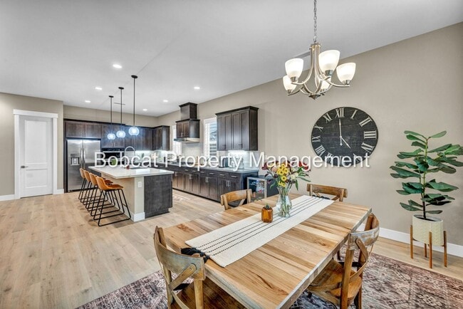 Building Photo - 698 Sage Grouse Lp