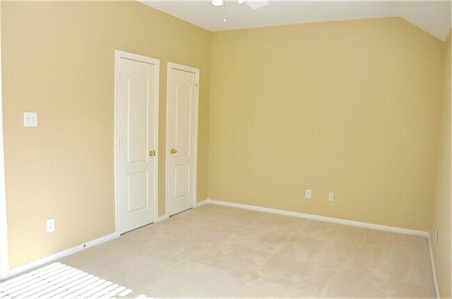 Building Photo - 5634 Heather Run Dr