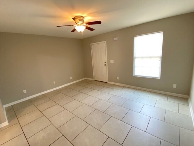 Building Photo - Convenient location in Murfreesboro