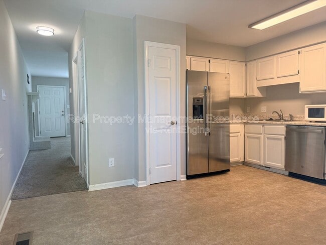 Building Photo - 2922 Glenridge Dr