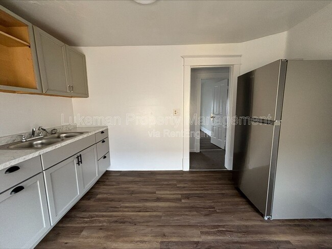 Building Photo - 808 W Walnut St