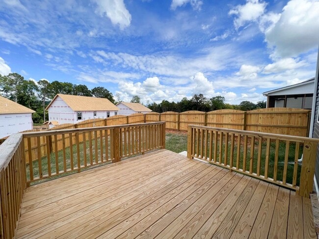 Building Photo - Beautiful Like-New 3 bed/2.5 bath w/ 2-car garage & fenced in backyard available June 24th!