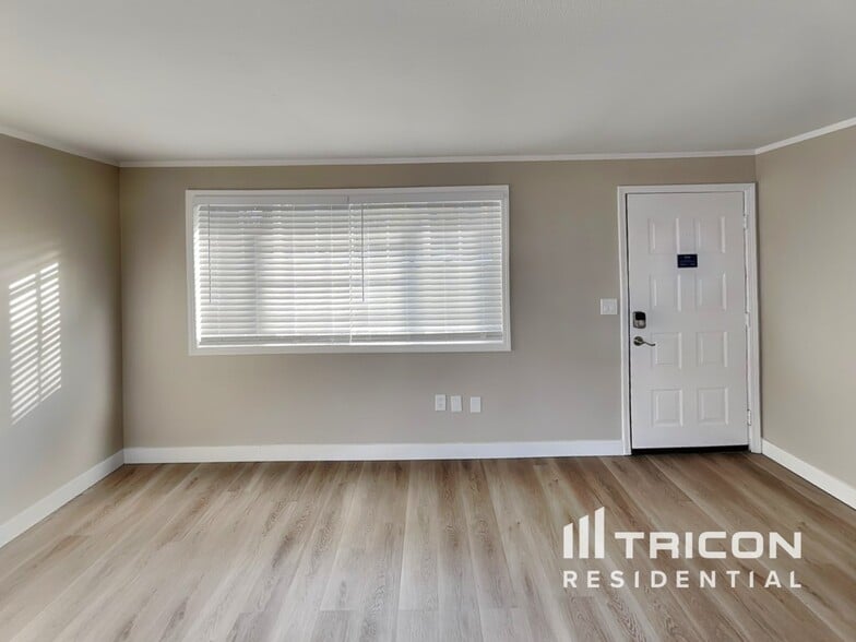 Building Photo - 13806 NE 49th St