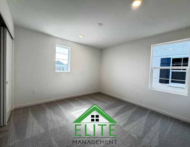 Building Photo - Beautiful 4 Bedroom, 3 Full Bath Two Story One year Old Home