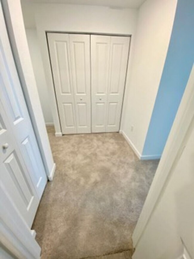 Building Photo - Brand new Townhome centrally located in La...