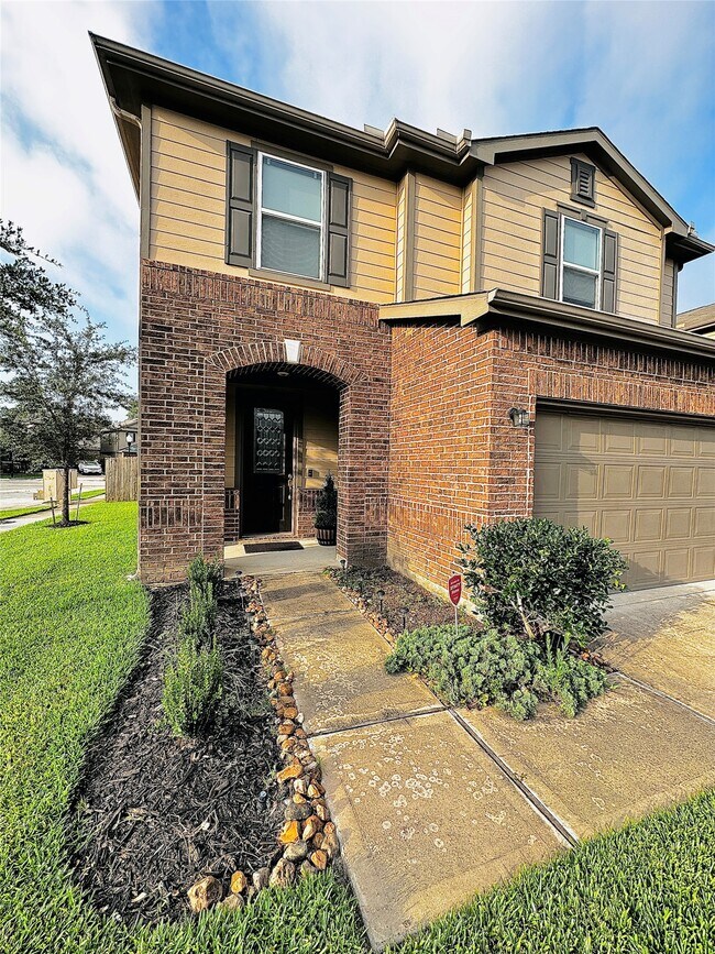 Building Photo - 15811 Copper Oak Ln