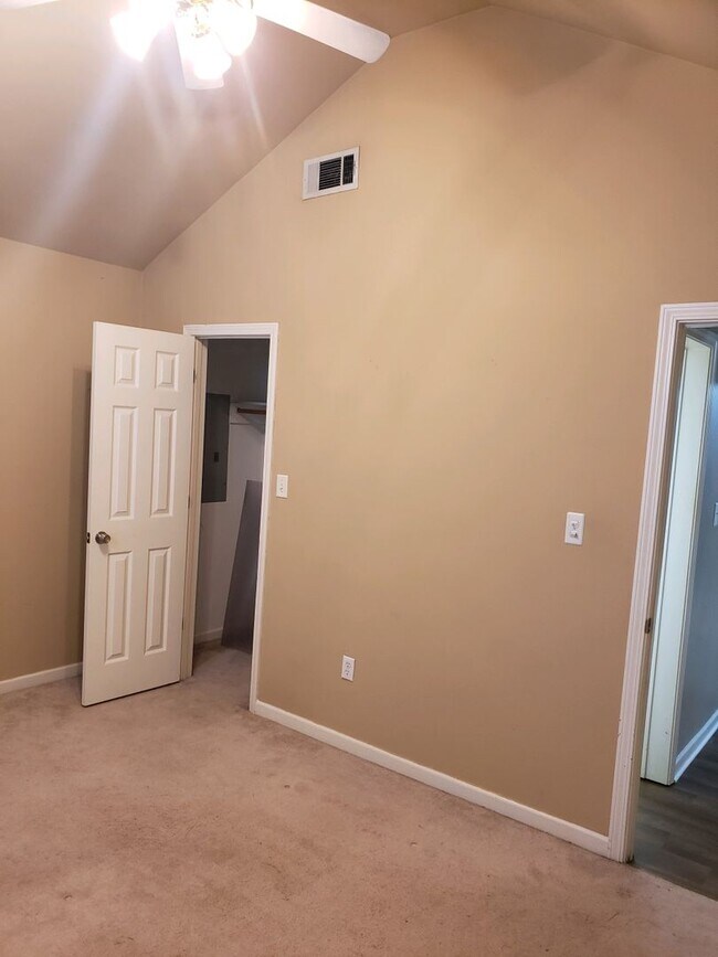 Building Photo - 9866 Asheville Dr