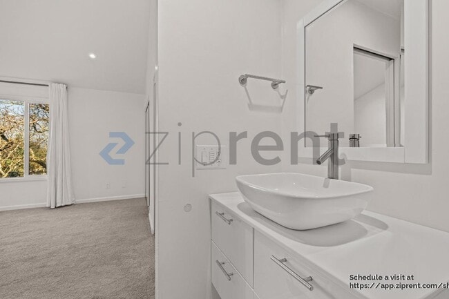 Building Photo - 5 Oak Crest Ct