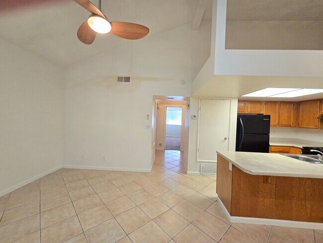 Building Photo - 1 Bed 1 Bath Spacious Apartment