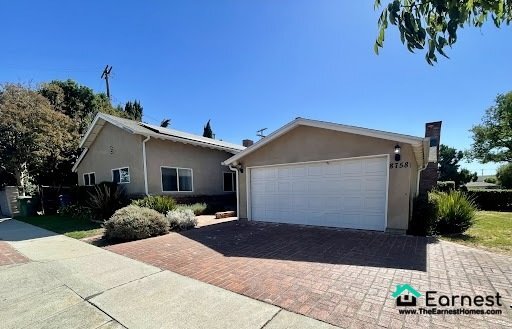 Primary Photo - 4 + 3 Beautiful House in North Hills with ...