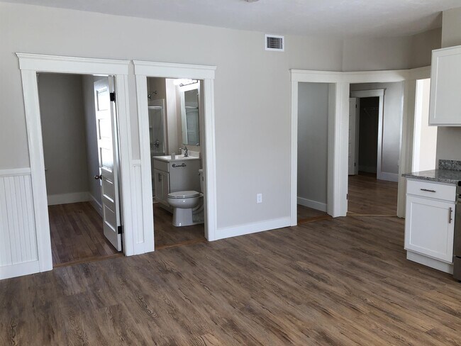 Building Photo - 7 Plantation St