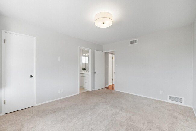 Building Photo - 4909 Flower St