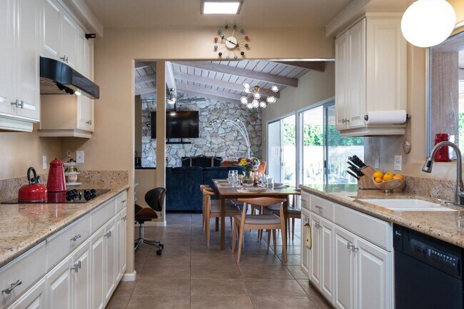 Building Photo - 73396 Tamarisk St