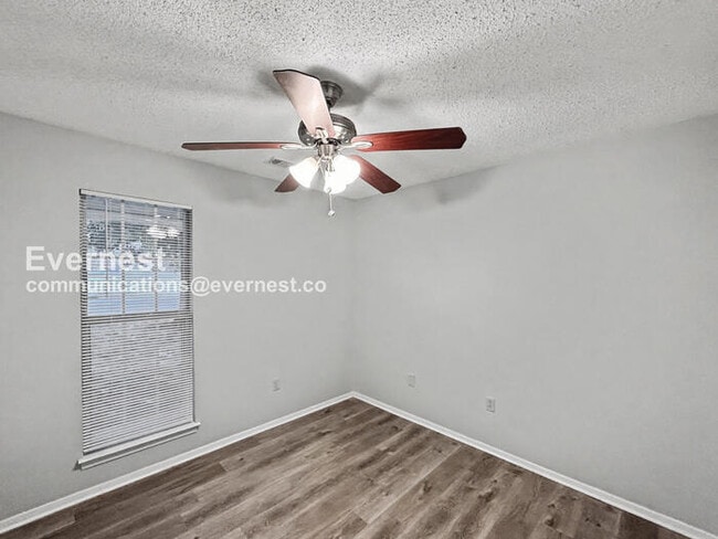 Building Photo - 6572 Rosewood Dr