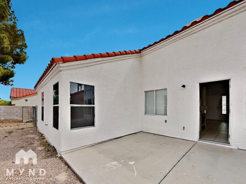 Building Photo - 3942 Redfield Ave