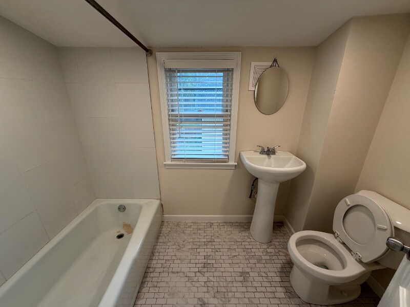 Building Photo - 347 4th Ave S