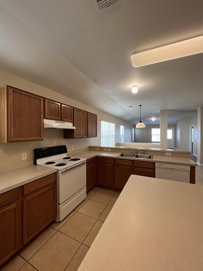 Building Photo - 9411 Massaro St