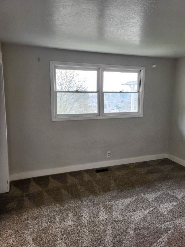 Building Photo - 970 Cascade Dr NW