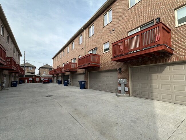 Building Photo - 6834 W 65th St