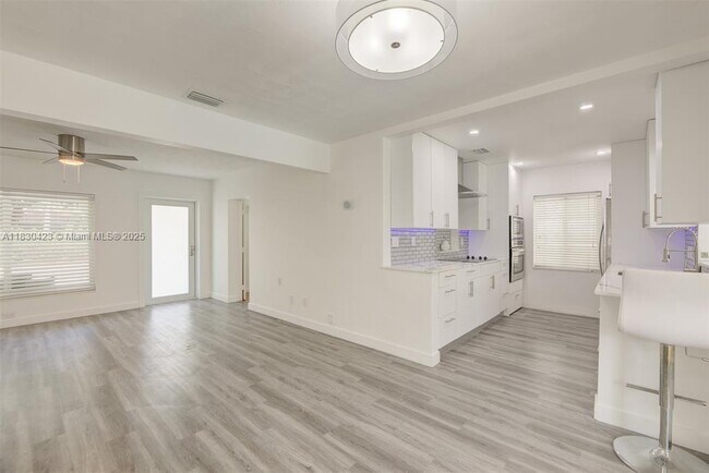 Building Photo - 638 SW 5th Ave