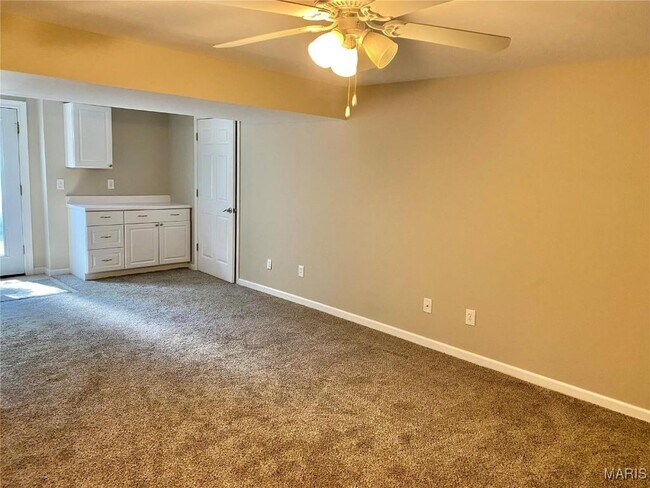 Building Photo - 677 Clovertrail Dr